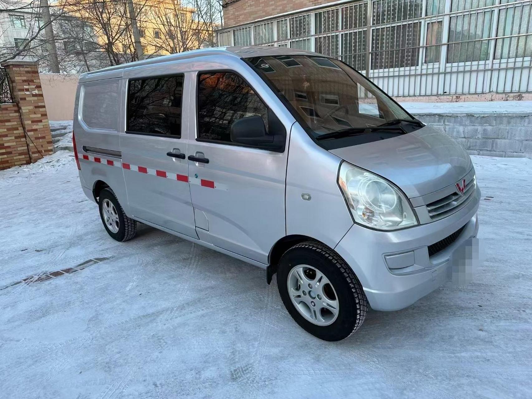 2手动5座客货两用,精品车况,发动机变速箱特别好!费用满年!