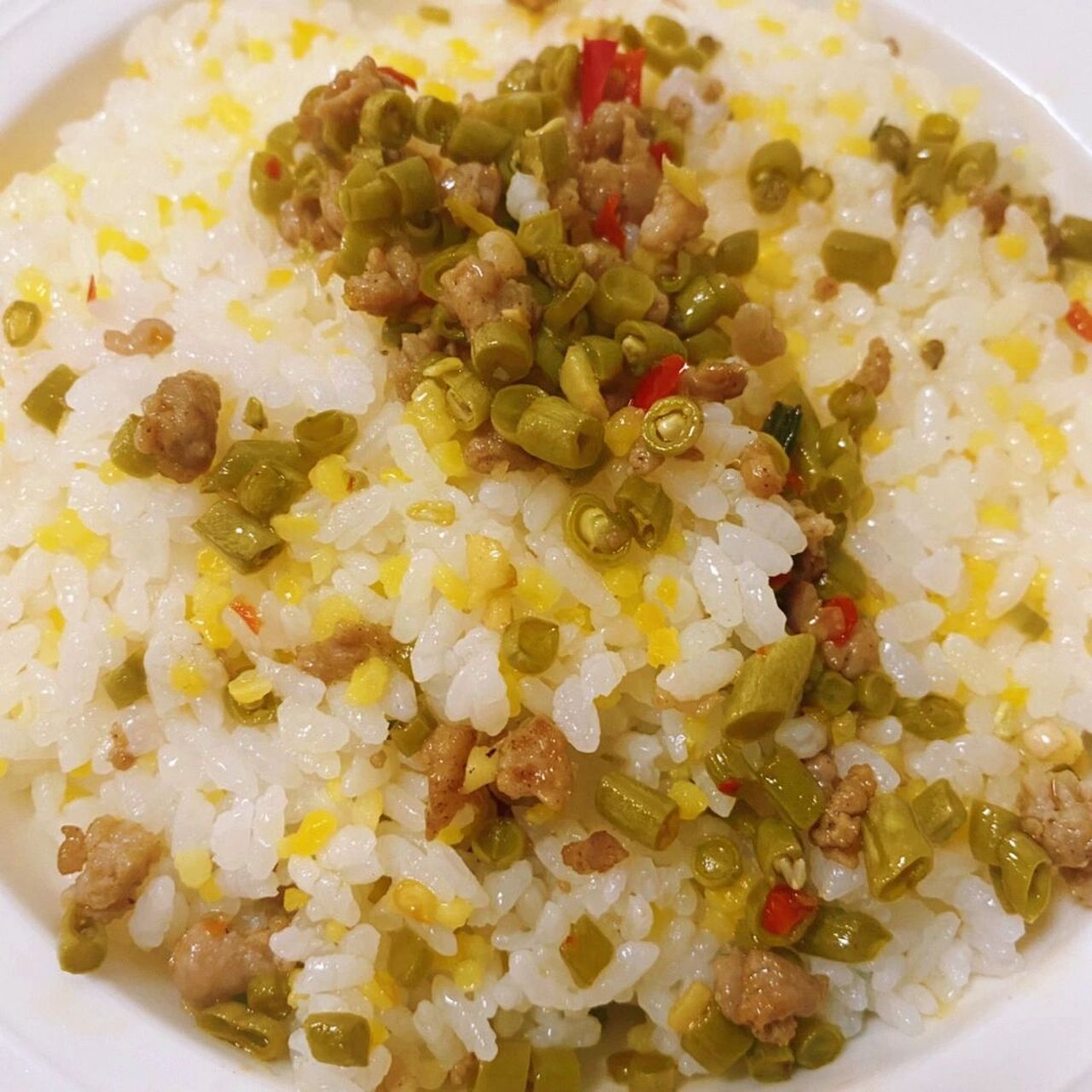 酸豇豆肉末做法: 11566准备好肉末,加盐巴,胡椒粉,生抽拌匀腌制