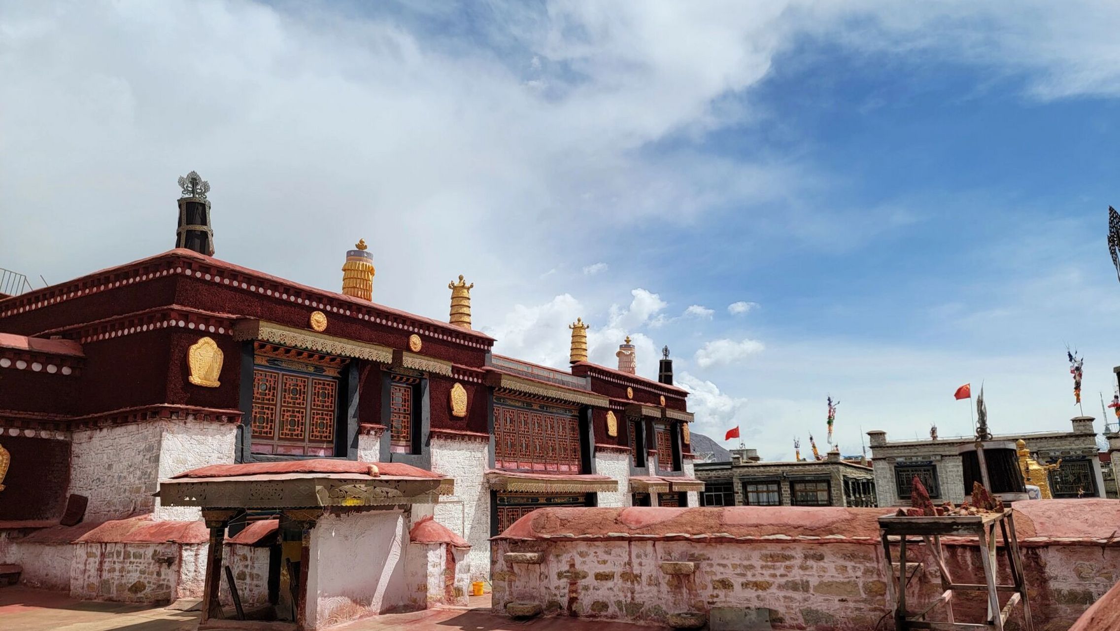 在拉萨,99%都会错过隐于市的震撼寺庙 大小昭寺,哲蚌寺,色拉寺,扎基寺