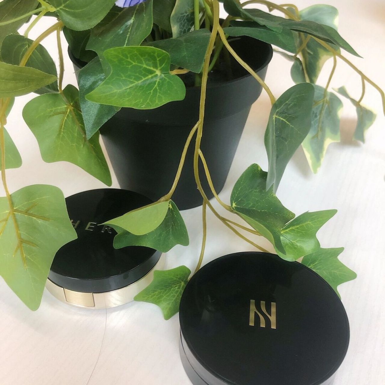 [亲吻] 新款hera黑金气垫的防水,防蹭妆效果比旧款更好,真的是那种