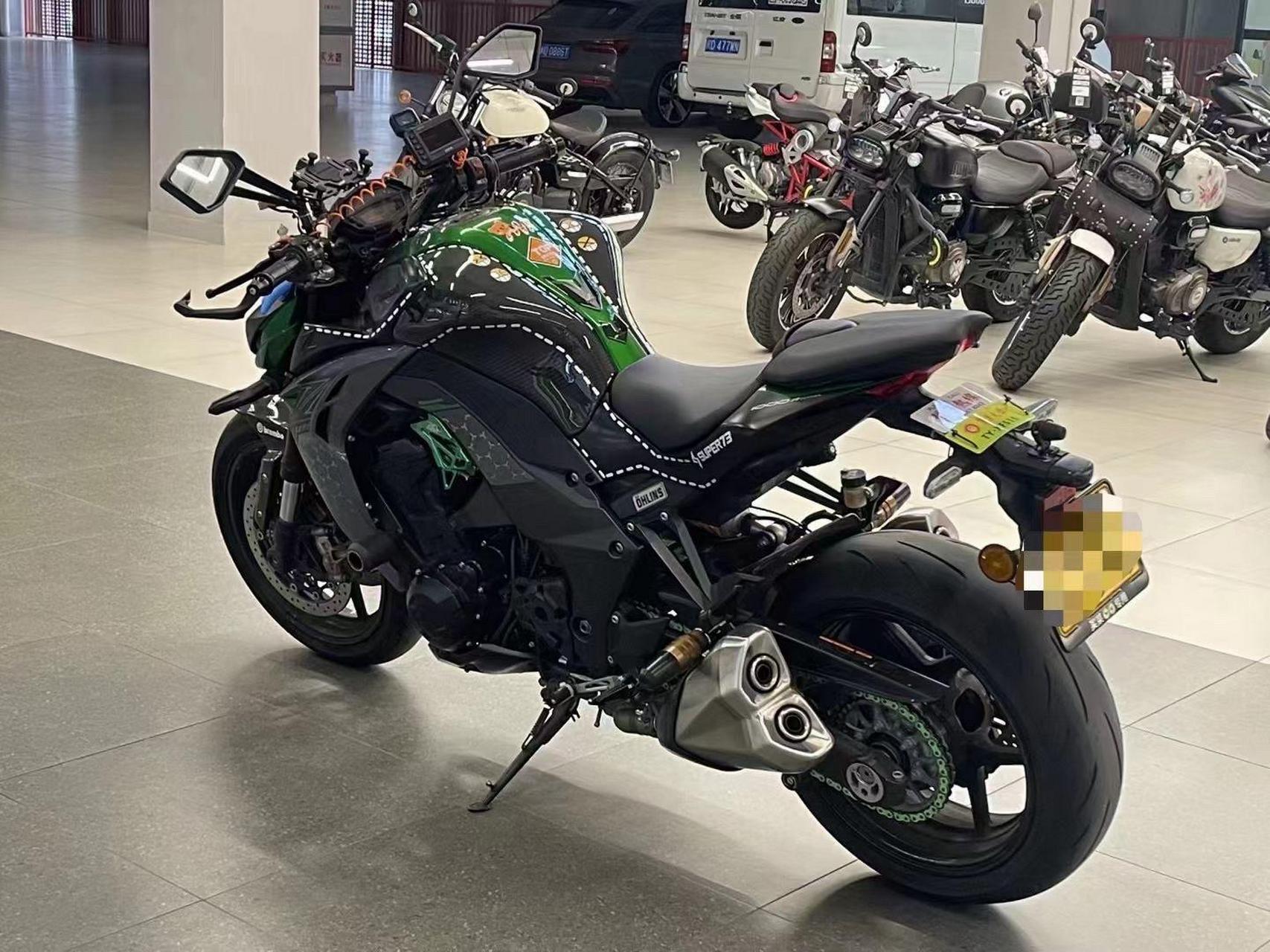 最顶配 川崎z1000r版  19年 19000公里 轻度改装 车况成色非常好