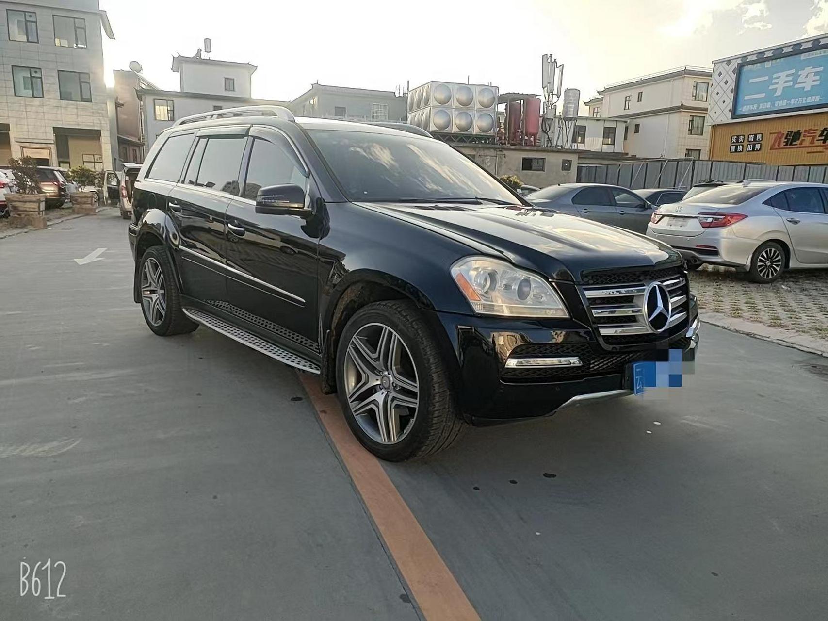 新到奔驰gl550,车子精品无事故,2012年上牌,想当年买新车只能是自己的