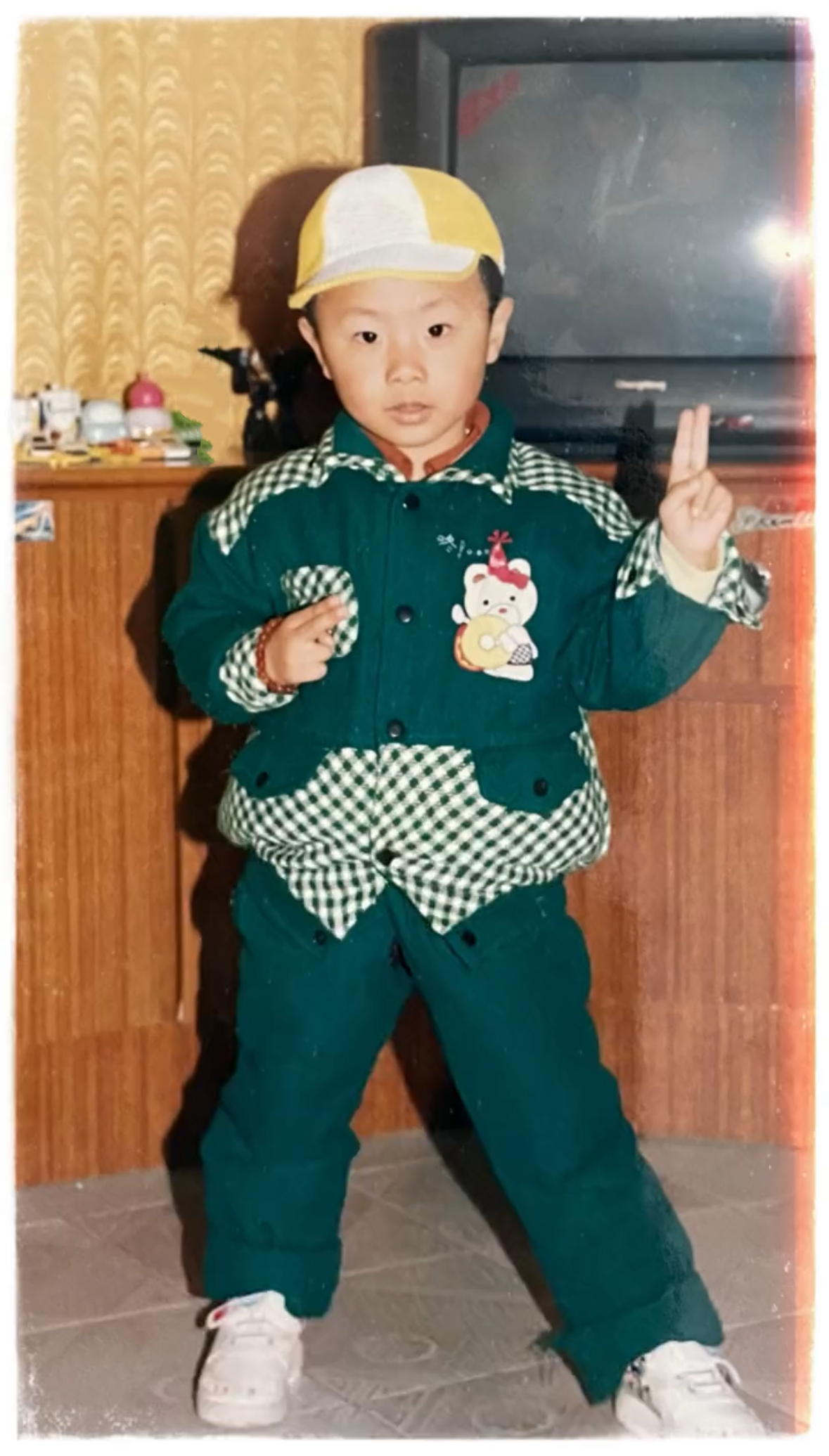 希望朋友们可以保留那份童真,节日快乐!