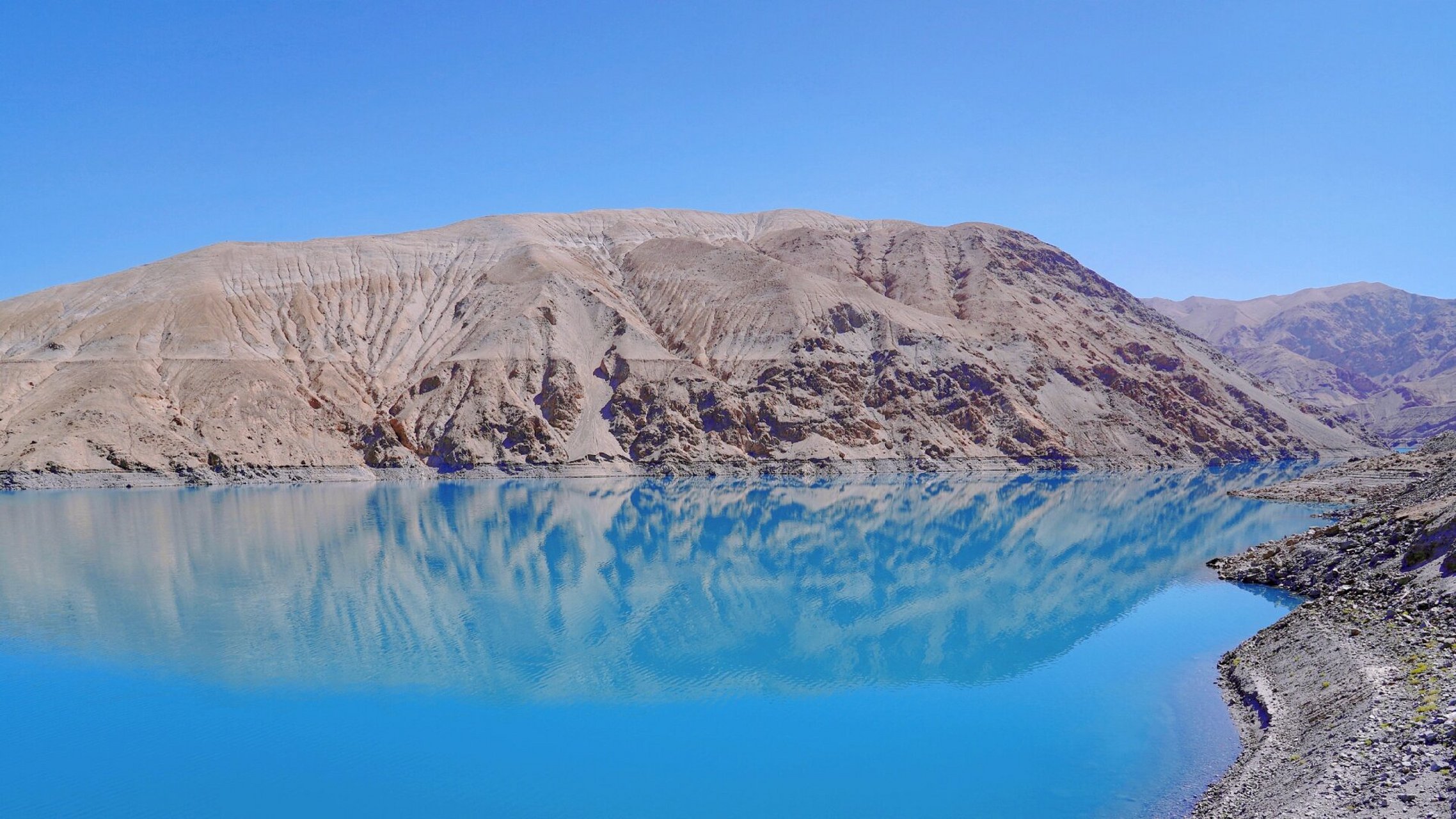 瓦罕走廊 ,这里"一鸡鸣四国"是阿富汗 , 巴基斯坦 ,塔吉克斯坦,与祖国