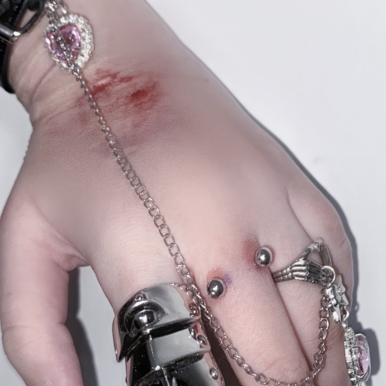 手钉 感觉可爱就自己立马动手了想到动手穿完不超过三分钟ww