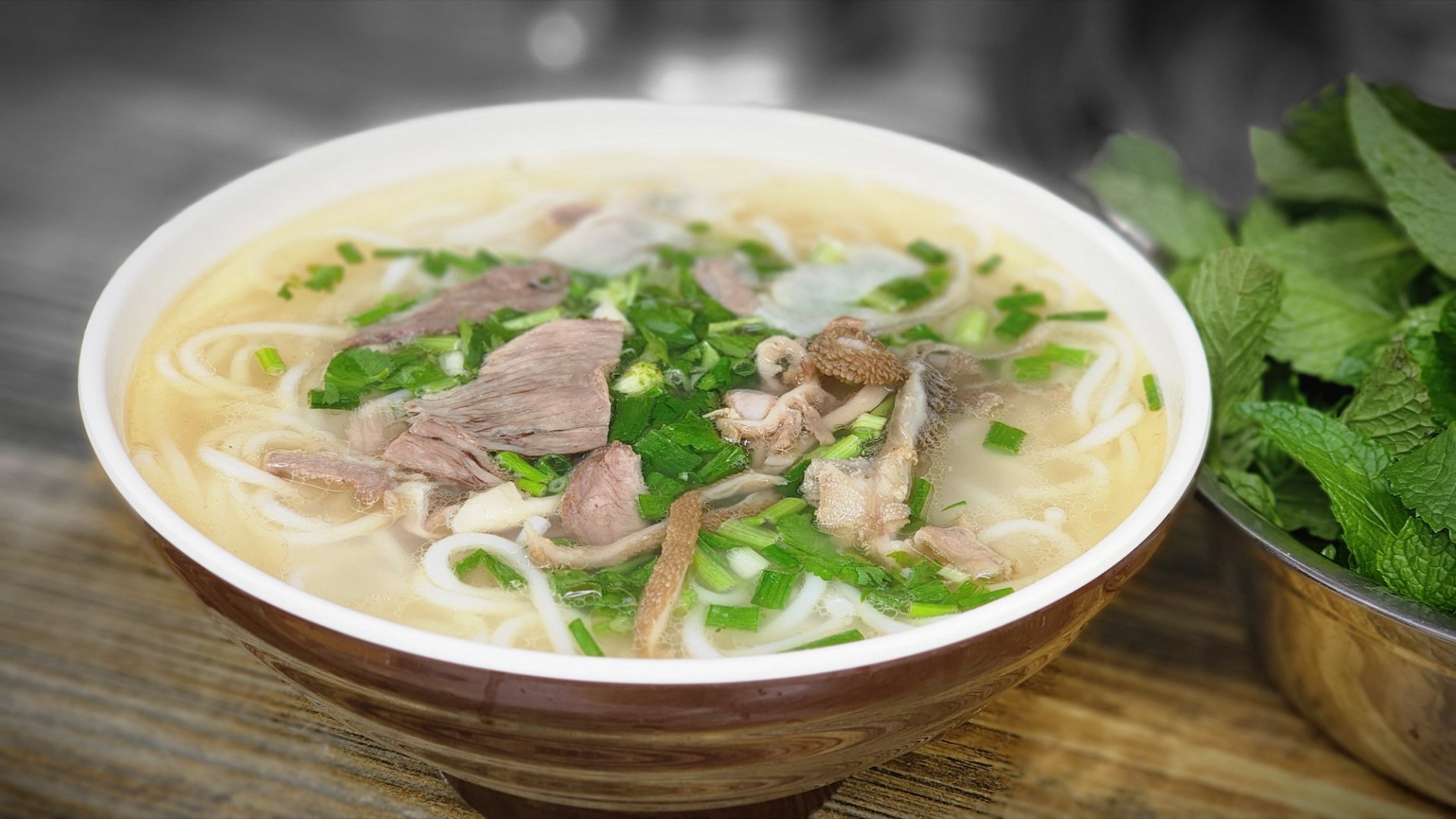 中午不想吃饭,干羊肉米线吧