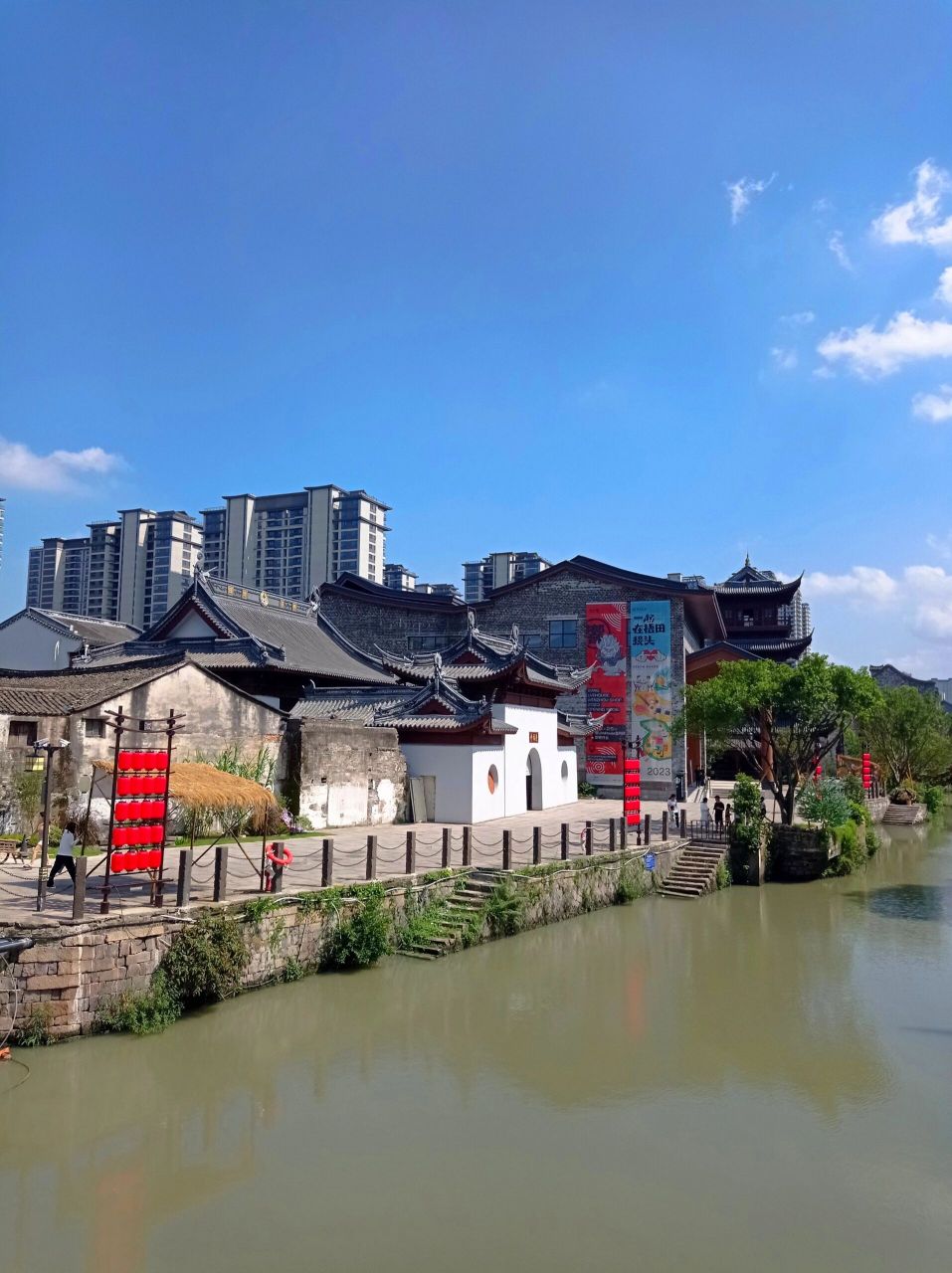 温州梧田老街 温州市新晋城中老街,在保留老街原有的风貌的基础上,又