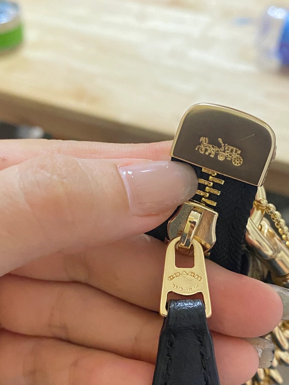 蔻驰coach腋下包鉴定真假案例分享 蔻驰鉴定