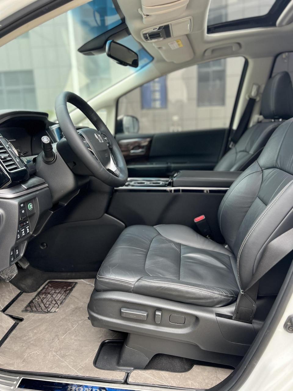 批发17年本田艾力绅顶配至尊版.个人一手.三件补漆.四座加热.