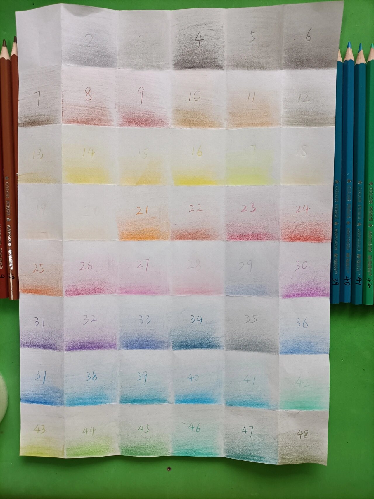 给晨光48色排的序 油性彩铅买的时候没有色卡,去购物软件搜色卡也没有