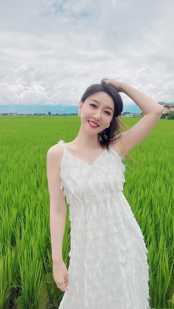 张靓婧优雅壁纸组图