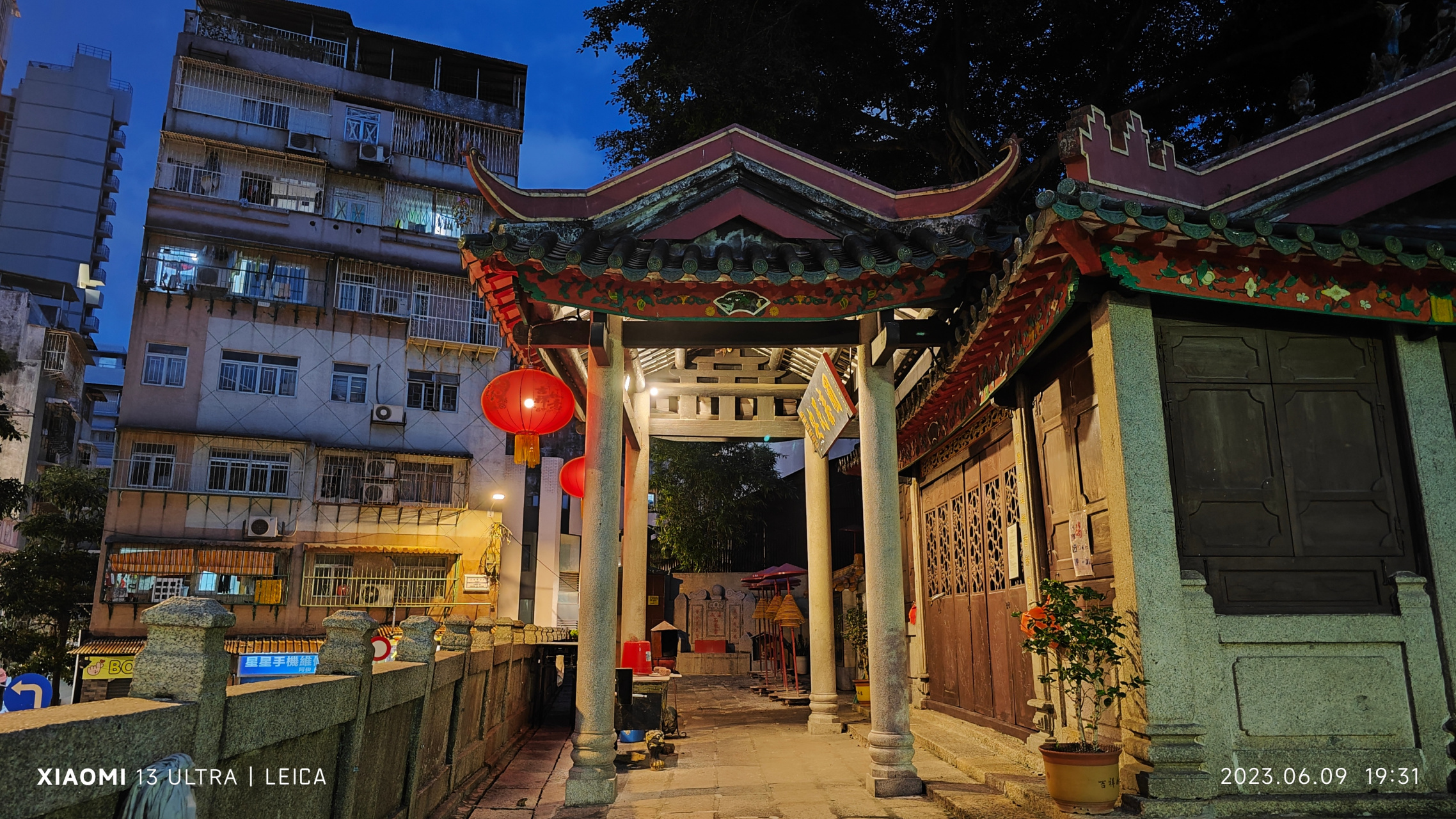 家,普遍也讲不了普通话,我今天在澳门老城区游走,在康公庙问了一位