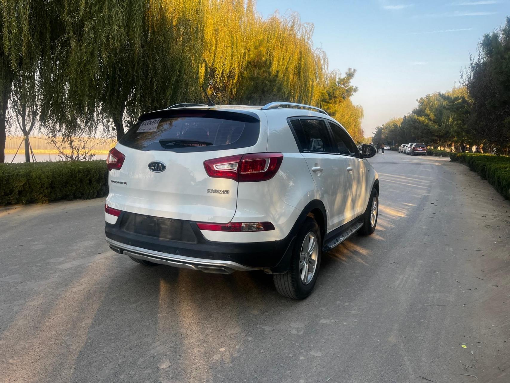 13年起亚智跑,2.0自动档,带大屏带天窗,本地个人一手车,实表10万公里.