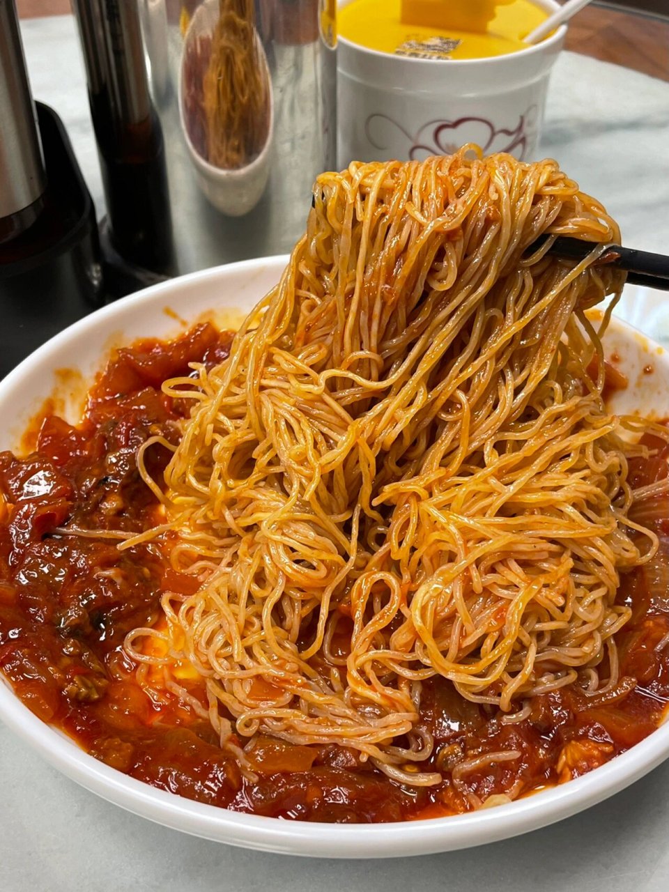 酸甜爽口的竹升炸酱面91 一家开了多年的广式云吞面店90来光顾的