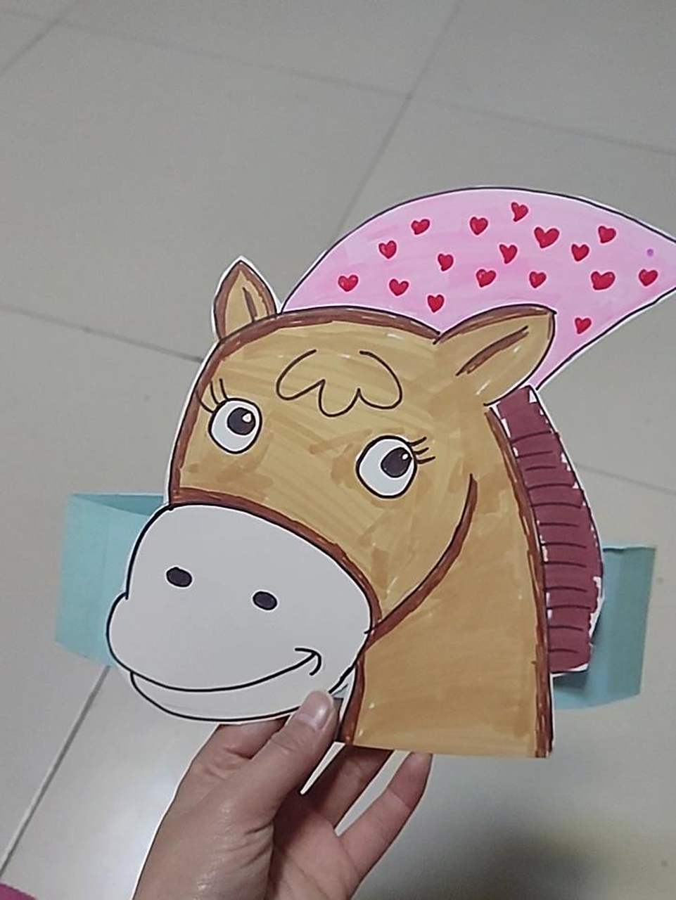 小马过河故事中 小马过河故事中,马妈妈的头饰,越来越多才多艺啦!