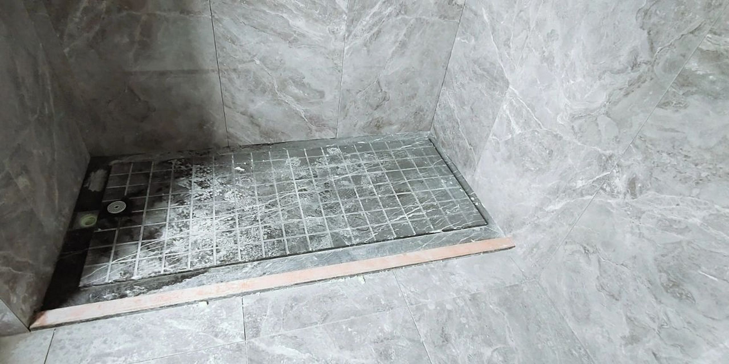 淋浴房地面用大理石还是瓷砖做 92淋浴地面用瓷砖做就是要瓷砖尺寸