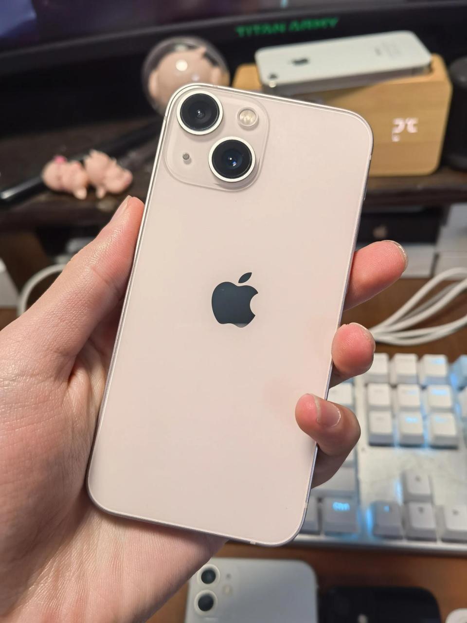 我目前卖的最好的是苹果小屏幕mini系列,至于为什么这么多人喜欢买