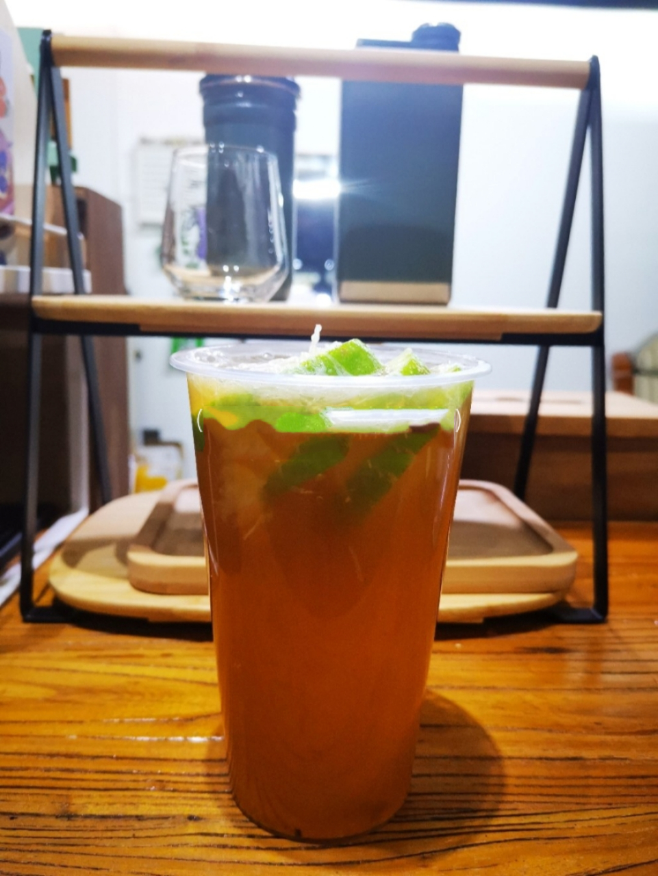 自制手打柠檬茶(鸭屎香配方) 工具材料到齐,立马开工 1.