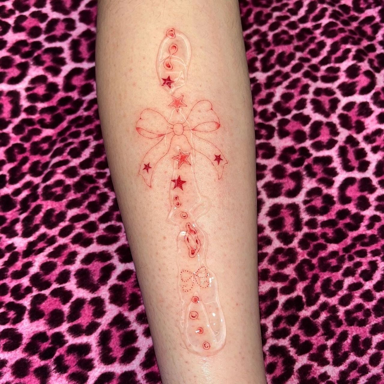 tattoo | 蝴蝶结纹身 . 小腿上帮尼施了一个蝴蝶结魔法0296 	 .