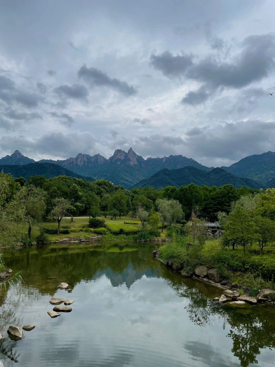 雨天的九华山92   今天天气下着小雨,九华山烟雾缭绕难得一见的风景