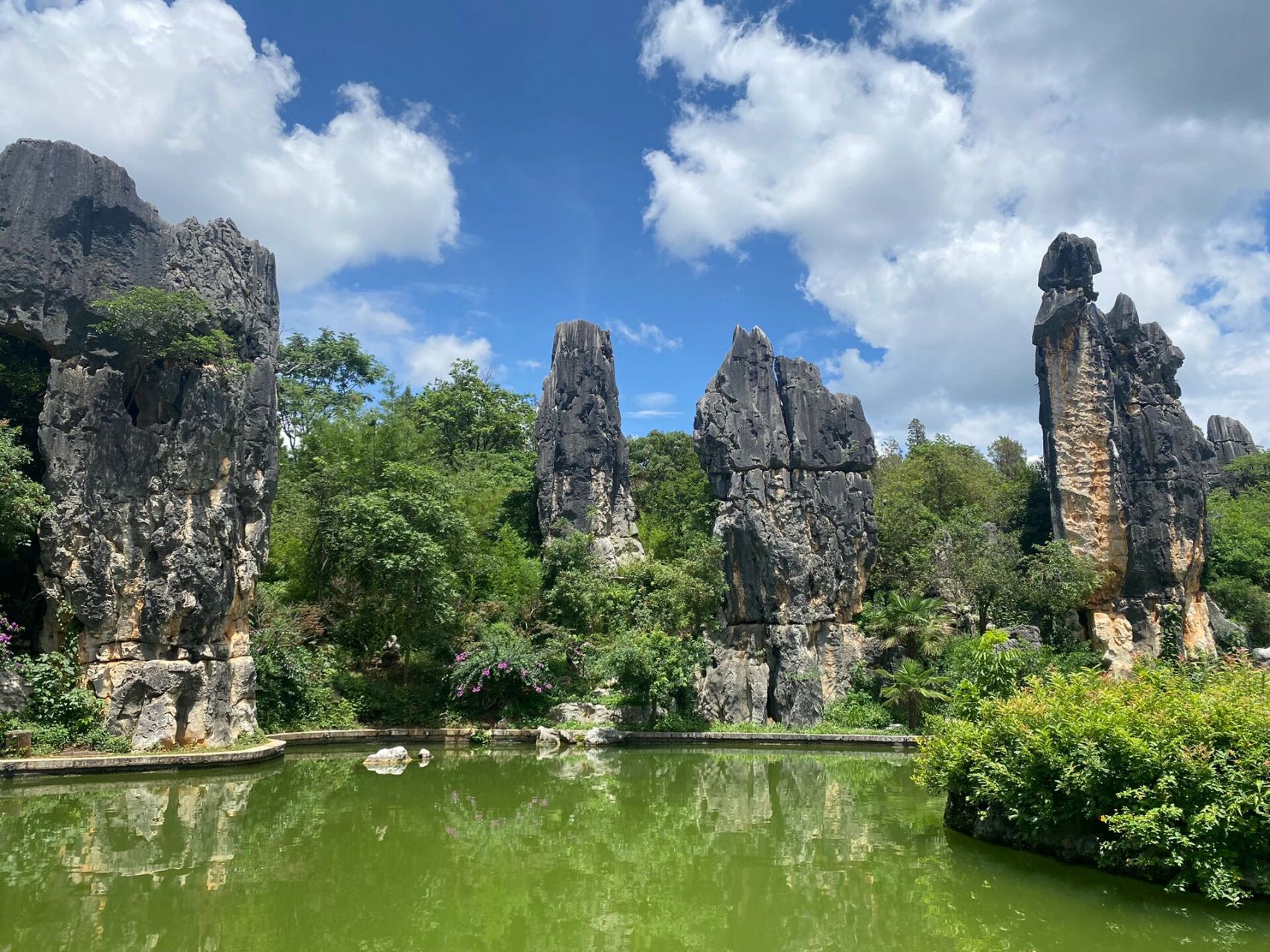 国家5a级景区 云南石林 远看石头大,近看大石头.