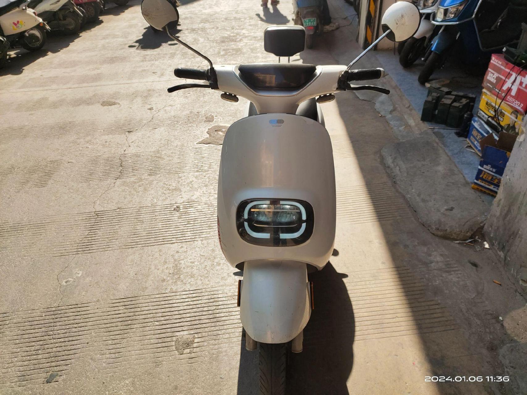 爱玛电动车出售,特价1280元!