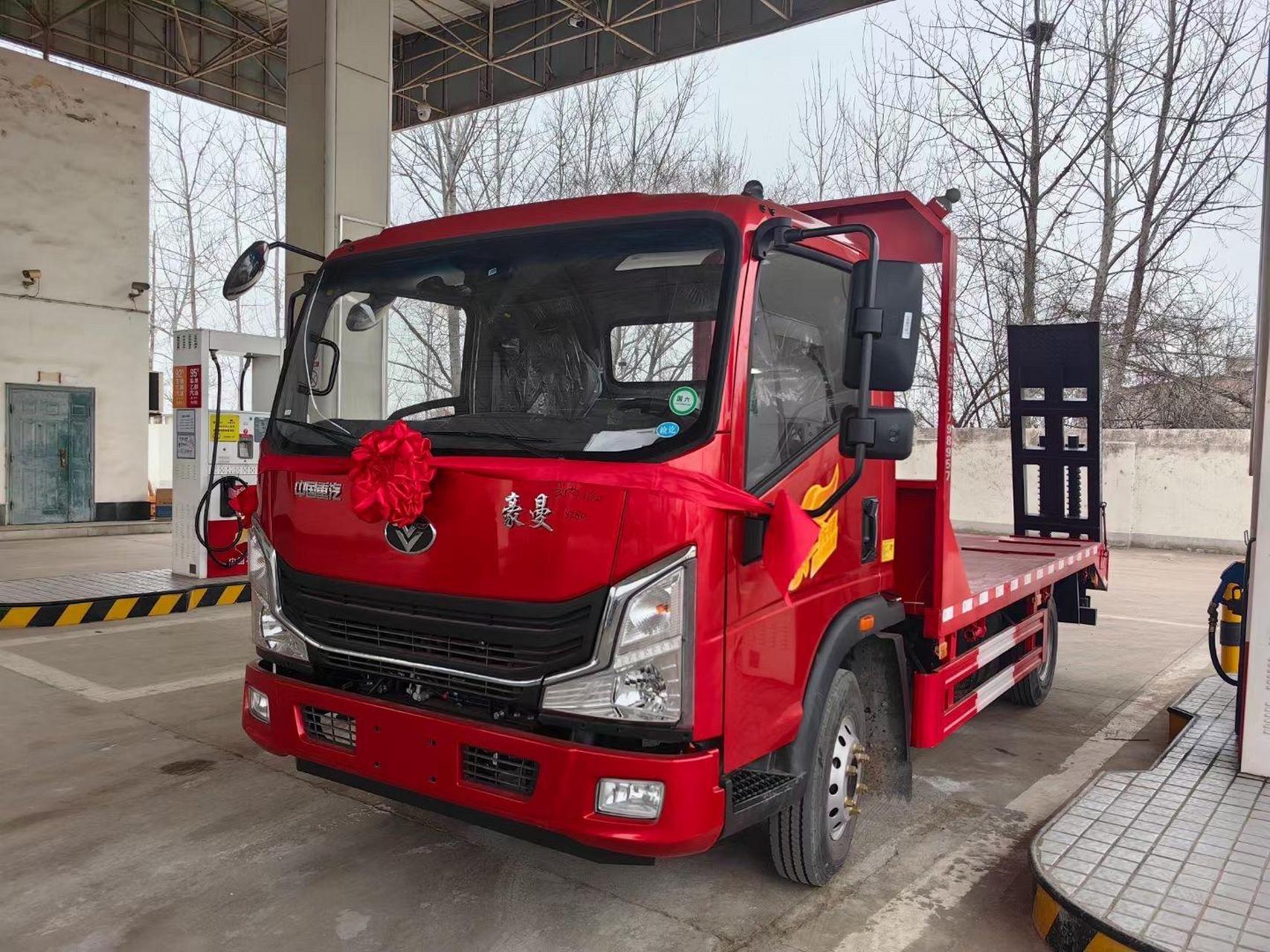重汽豪曼蓝牌平板车,云内160马力,万里扬8档,6吨后桥,700轮胎.板长4.