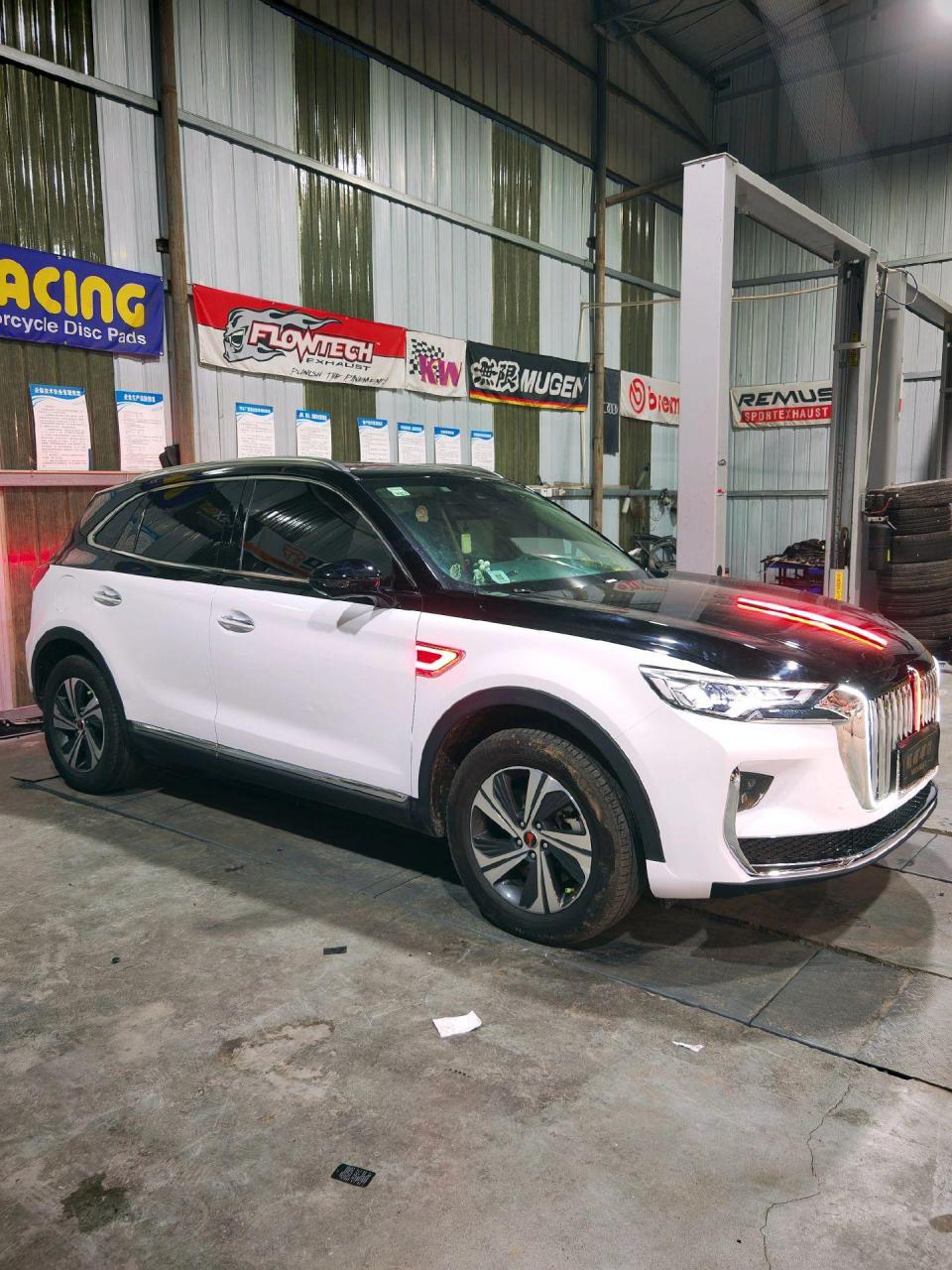 红旗hs5升级新款前脸 黑白双拼改色内饰翻新 江油贴膜