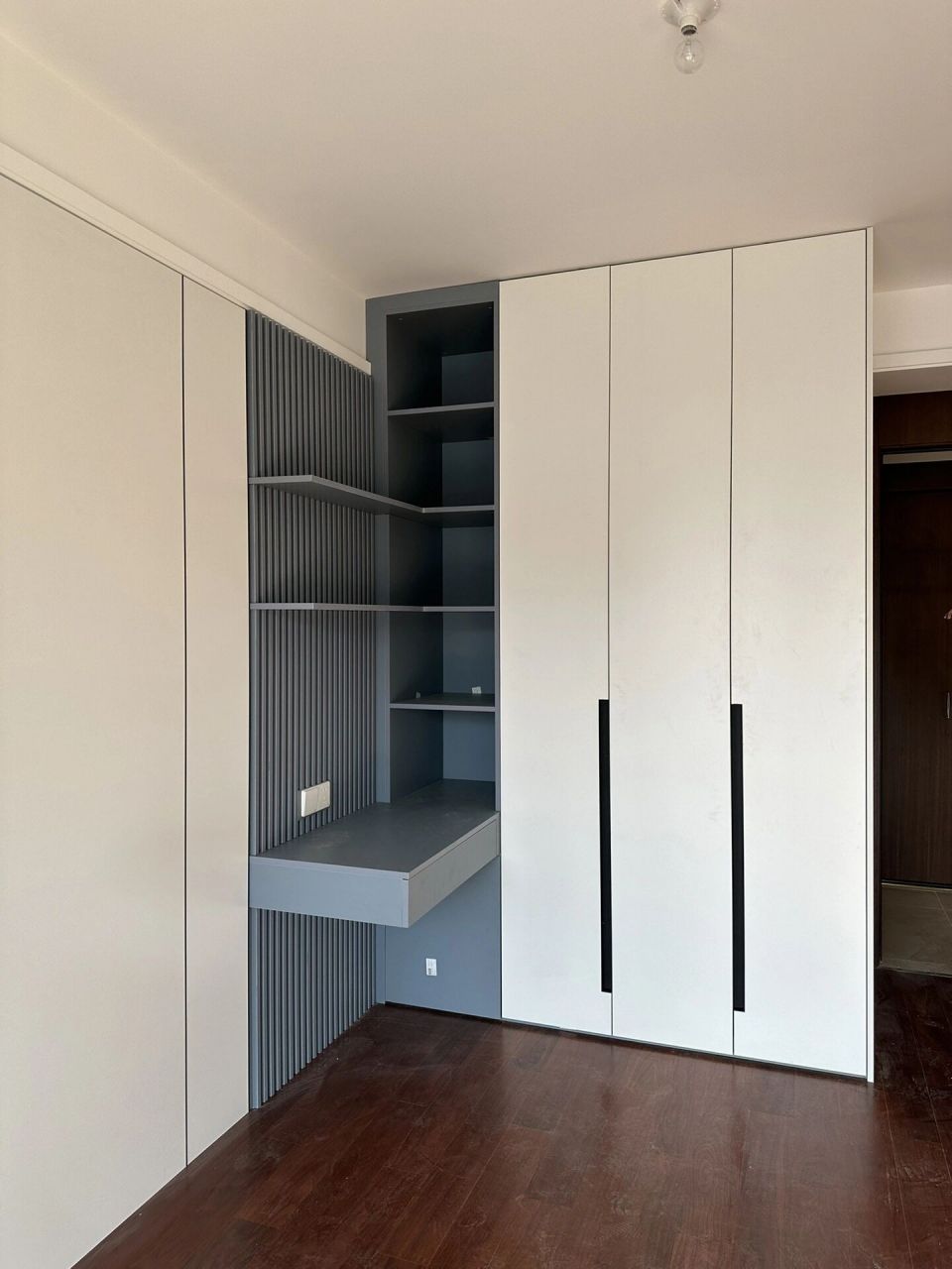 全屋定制书桌书柜衣柜一体设计,绝对不亏 衣柜连体书桌设计,需要注意