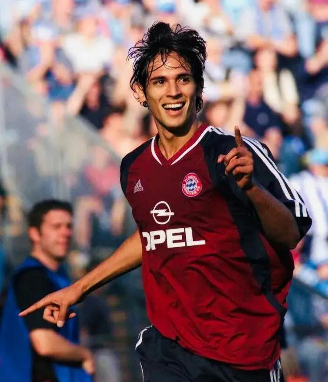 没想到年近41岁的前拜仁球星圣克鲁斯还在踢球!