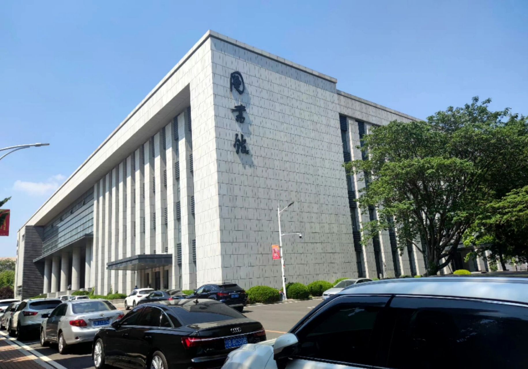 东财的图书馆就是香啊 很高级,很迷人的地方     考研