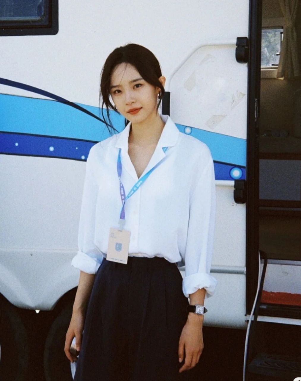 《难哄》温以凡     哇唧唧哇看看卢洋洋吧,韩国女团出身,神像温以凡