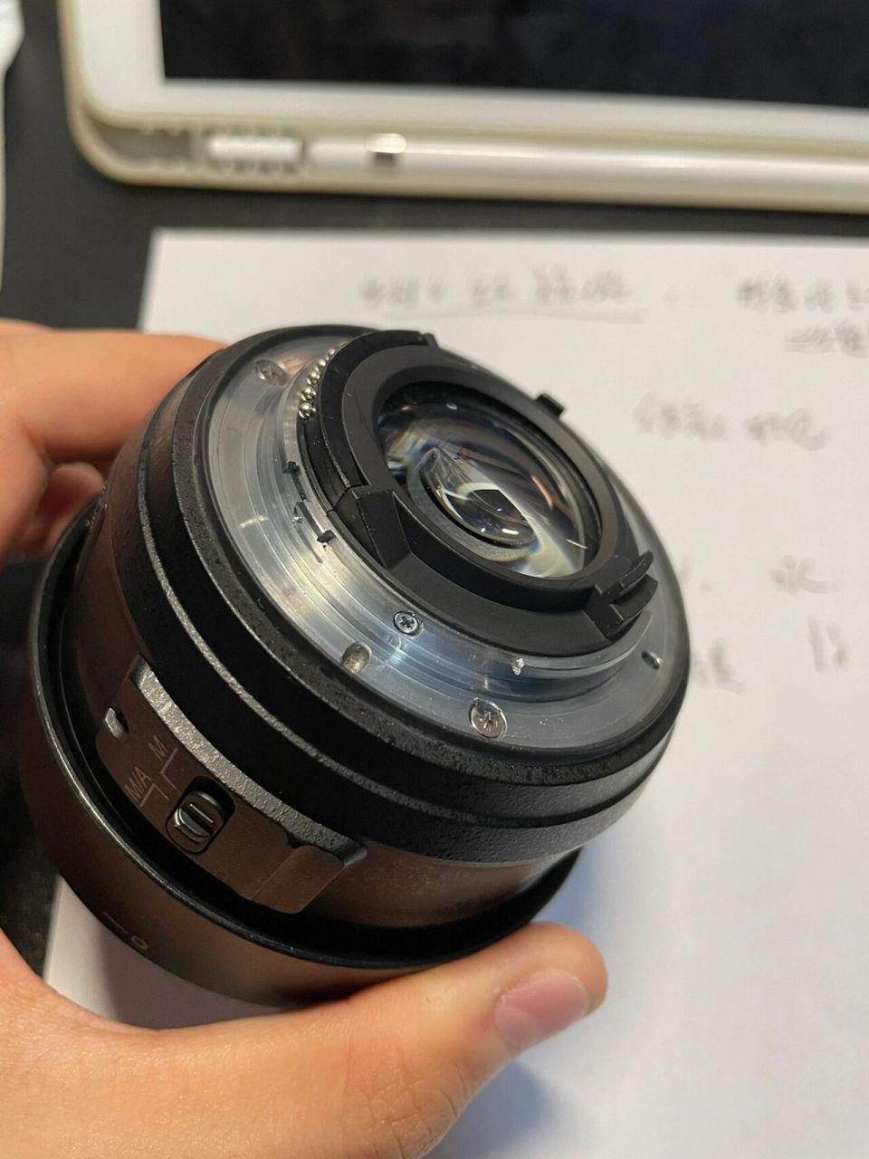 这支镜头本人自己改了屁股 近距离拍摄可当全画幅用,从b站学的,操作的