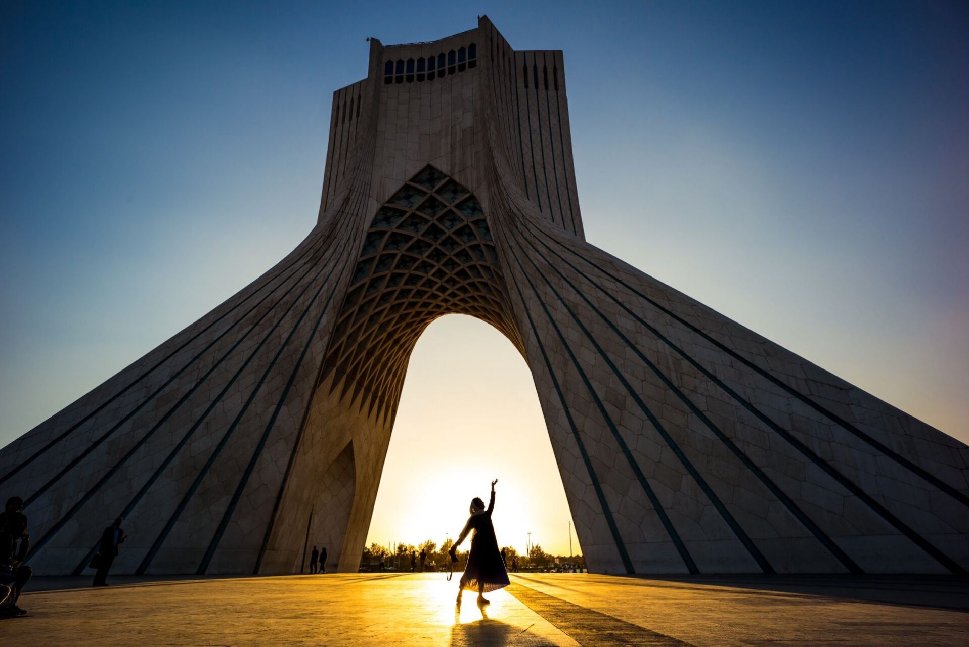 伊朗版"大裤衩" — 德黑兰自由塔 位于德黑兰阿扎迪广场的一座纪念碑