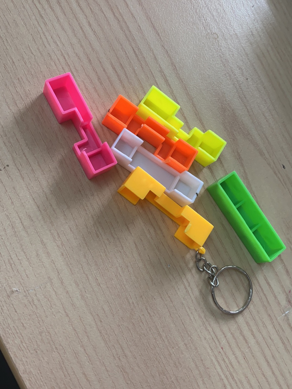 6块鲁班锁 鲁班锁不会玩的朋友们有福啦,经过同学们的一致研究,最终