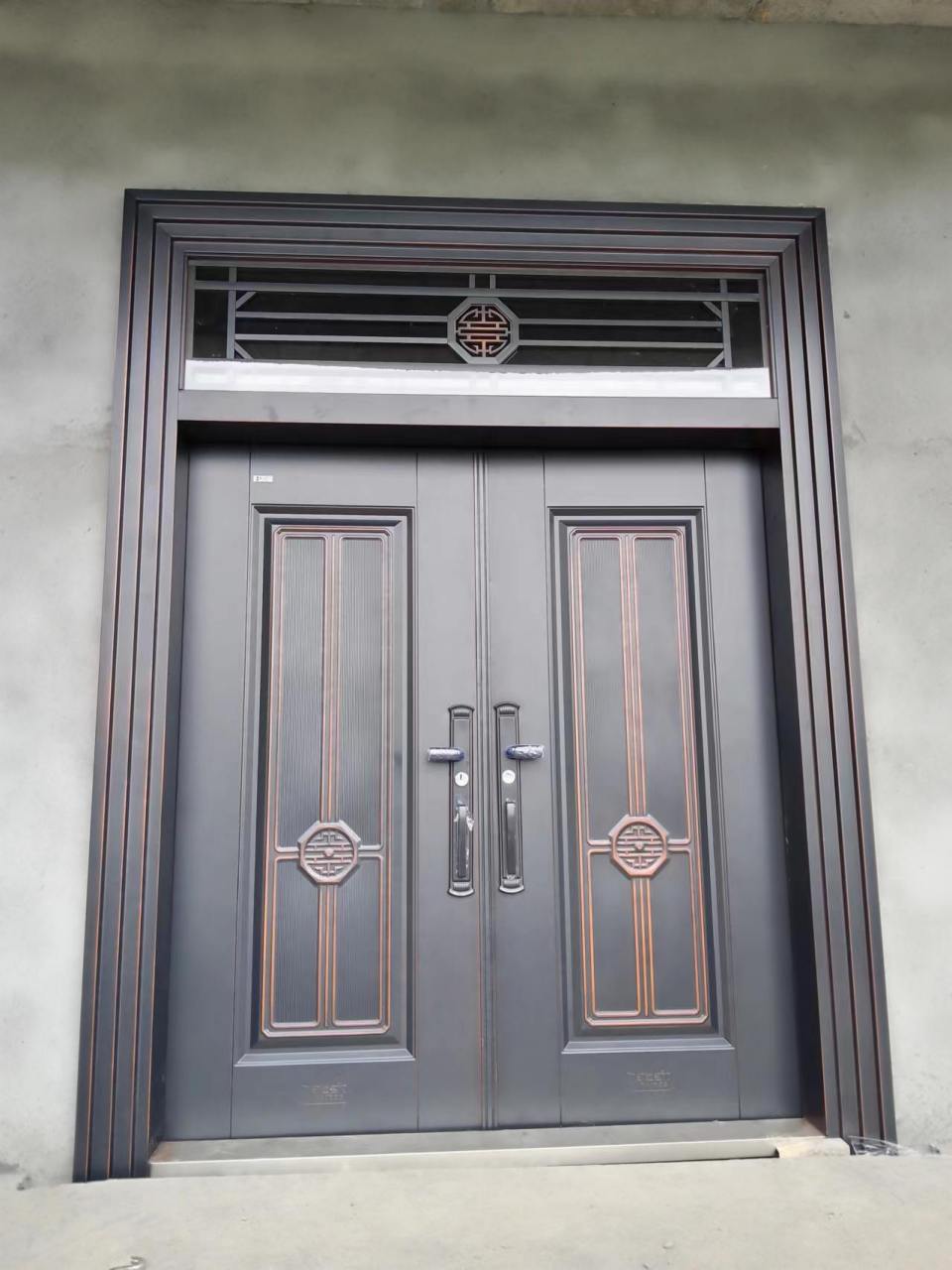 凯达名门吉祥如意新款别墅门安装完毕.