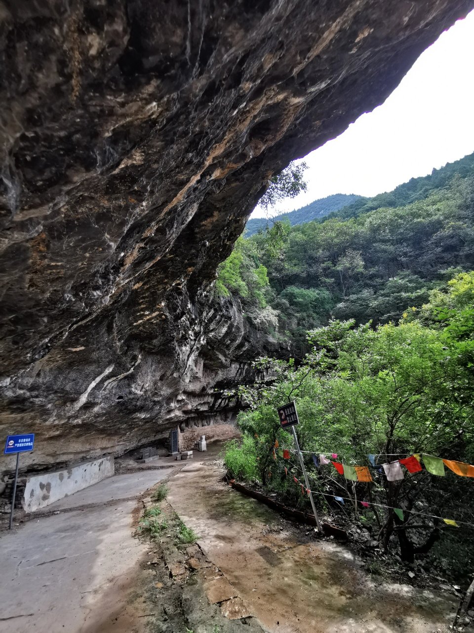 济南玉函山隋代佛教摩崖石刻(一) 玉函山阴有峪,为区别于龙洞佛峪,故