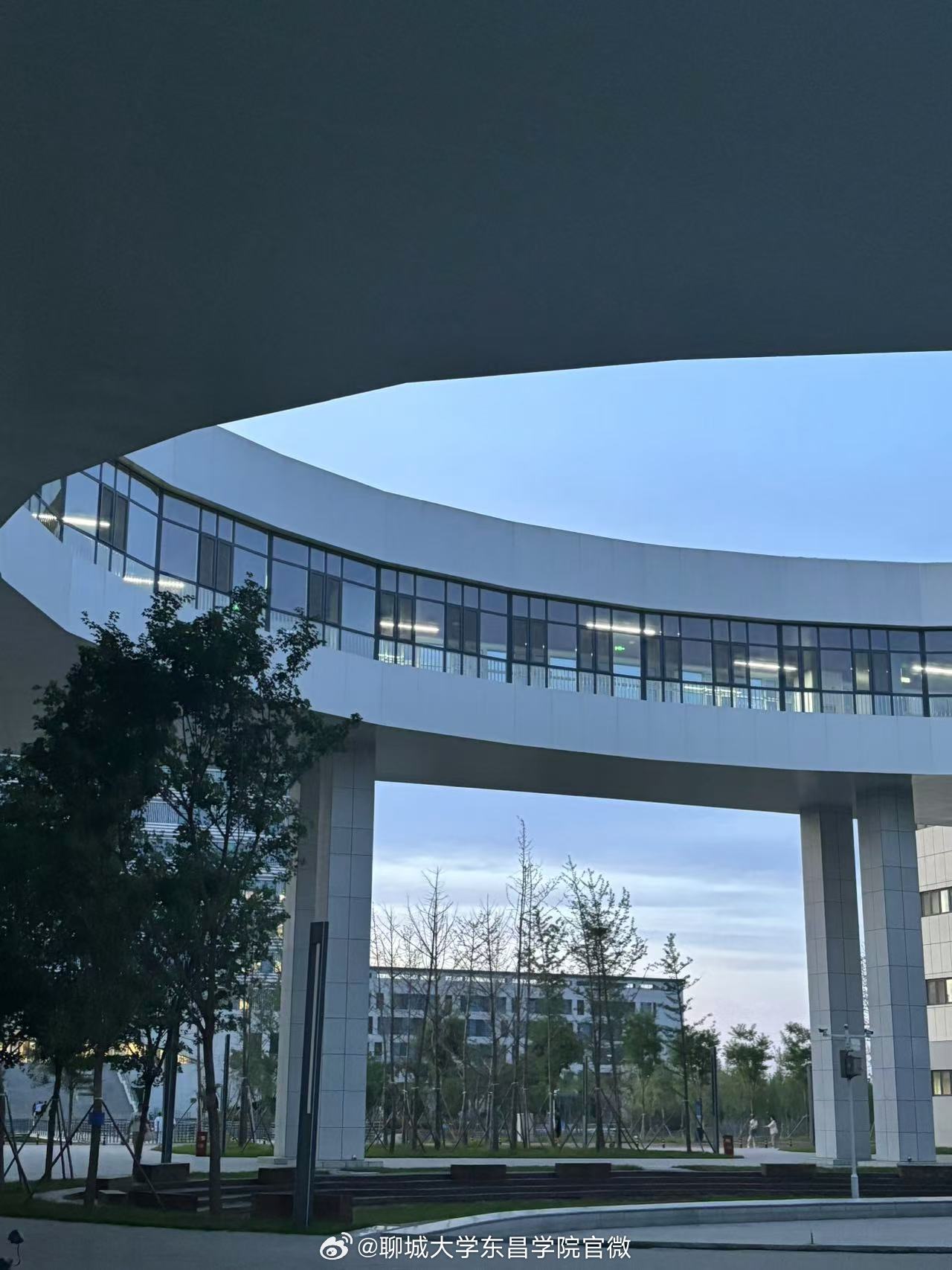 聊城大学东昌学院超话#早安东昌# 每一天都是崭新的开始,勇敢追寻心中