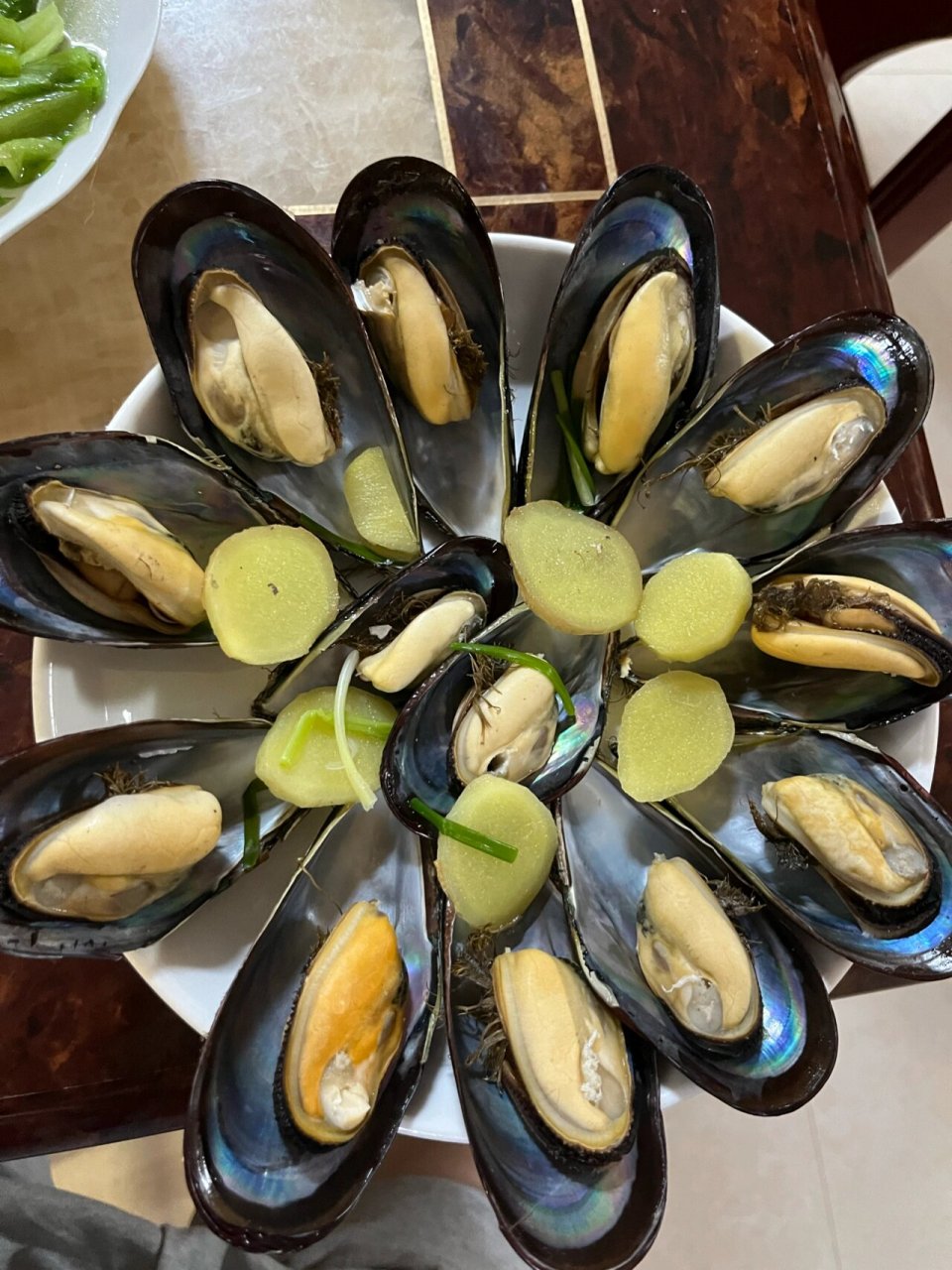 又到一年一度吃淡菜季节,淡菜又名贻贝,自己动手洗刷,舟山海鲜直发