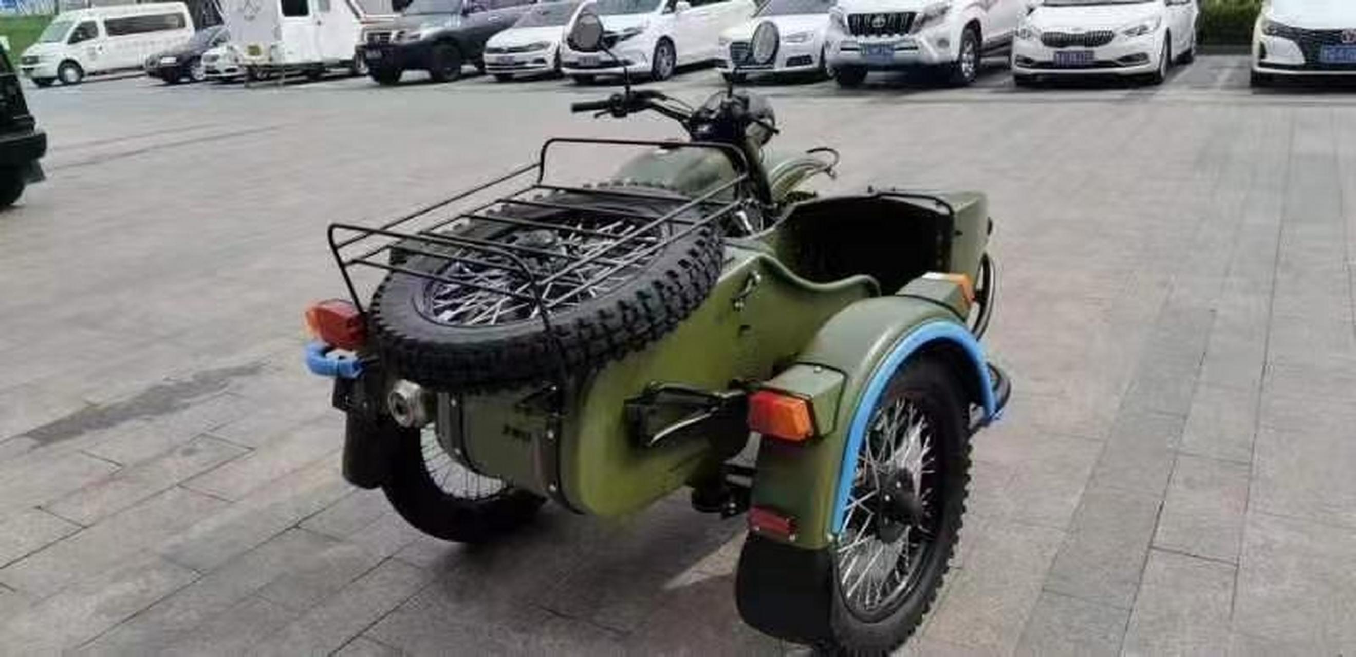 特价出:全新乌拉尔装甲兵挎子边三轮摩托车.