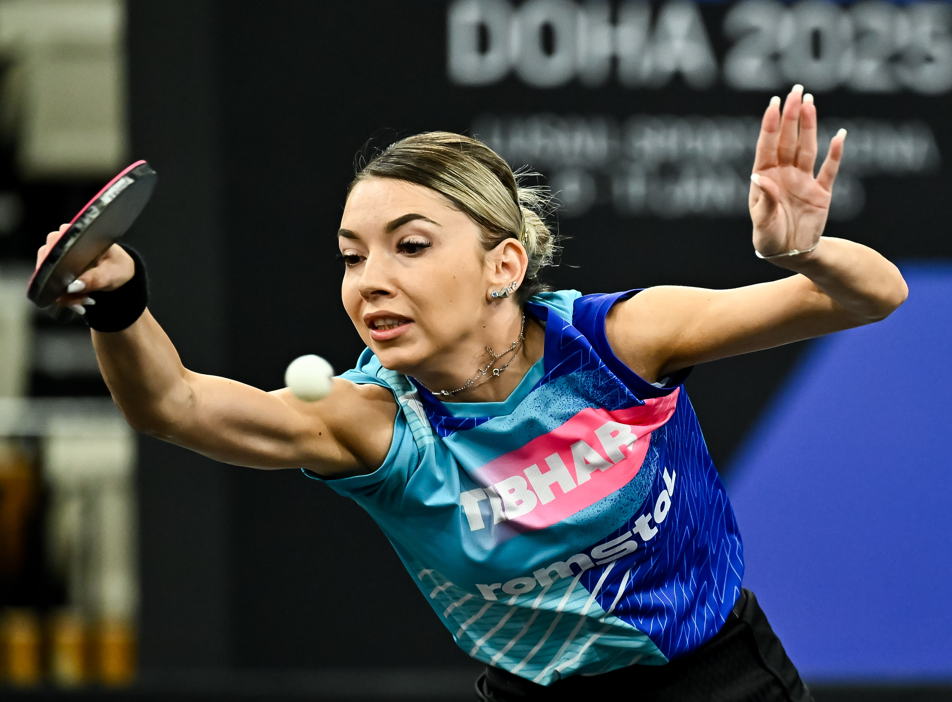 纵歌曼,这位中国选手,在比赛中展现出了顽强拼搏的