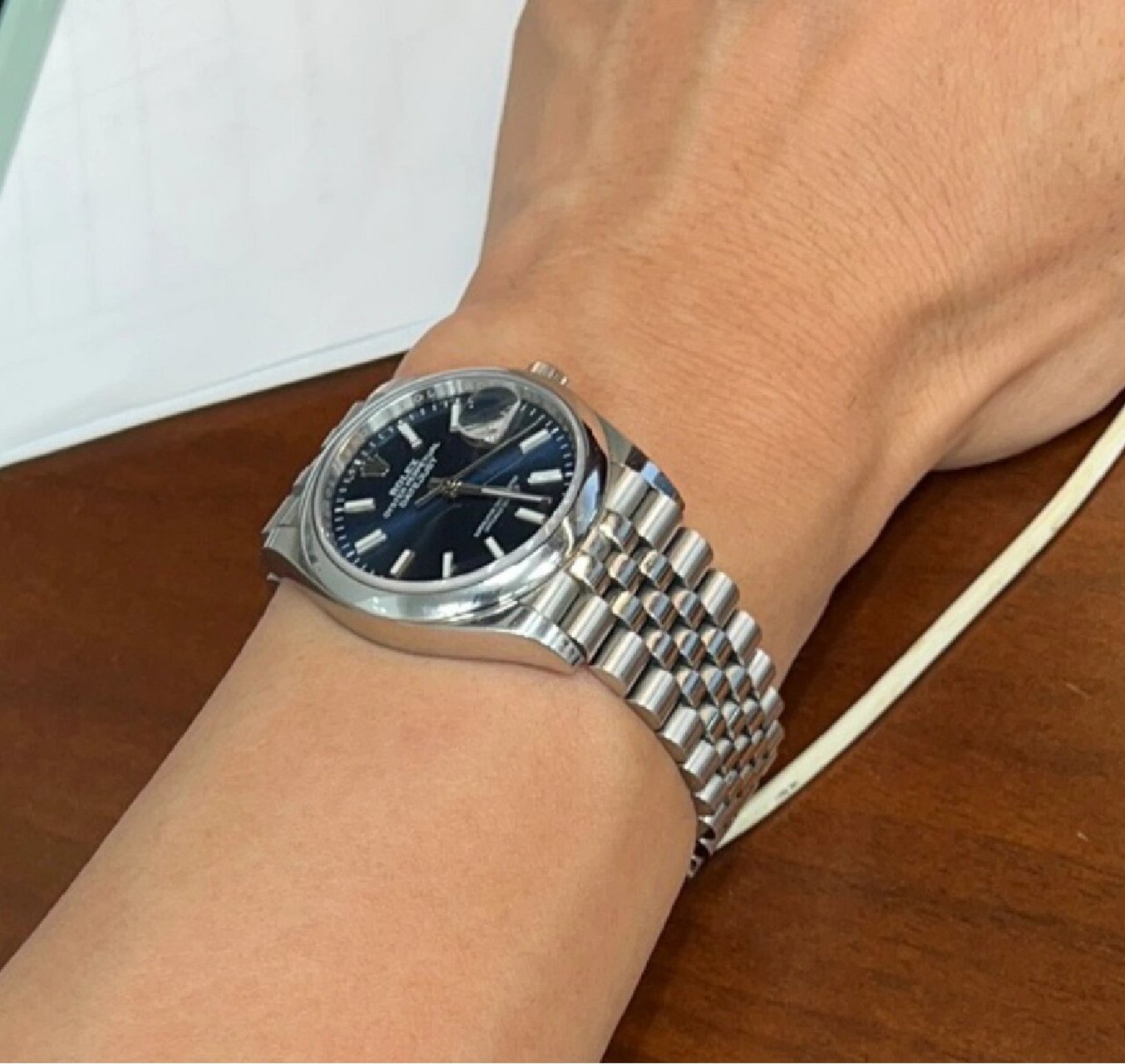 幸运-公价买到劳力士狗牙圈日志了 好朋友逛街时候在劳力士专柜被店员