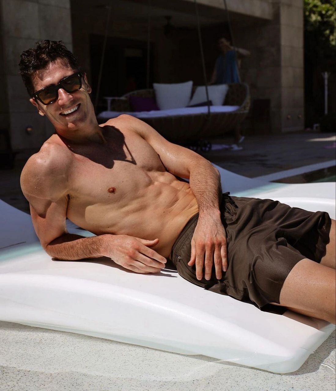 运动员的身材能有多好97 莱万莱万 斯哈斯哈[爱你][爱你][你懂的]