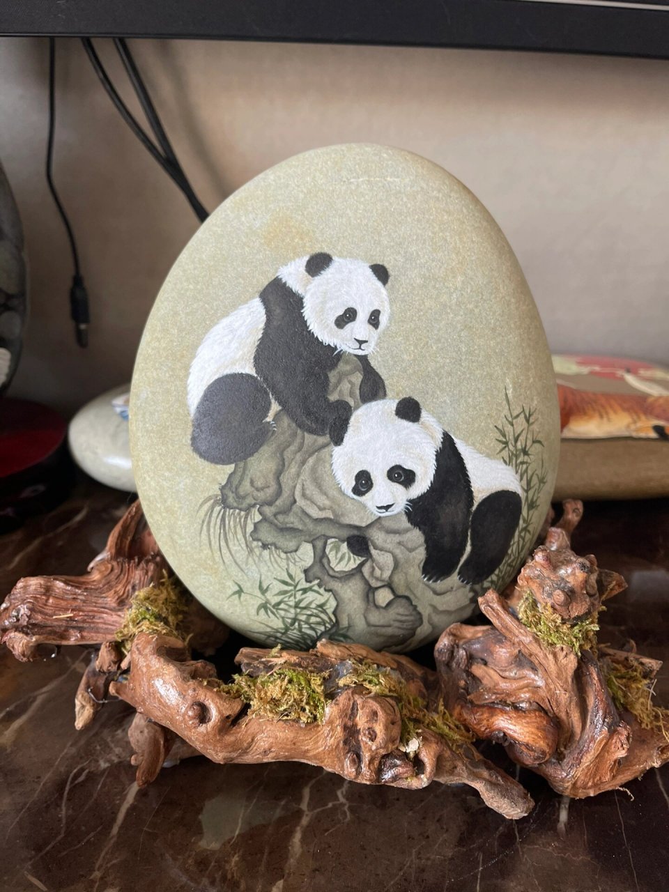 石头画之熊猫 年年皆胜意 岁岁常欢愉