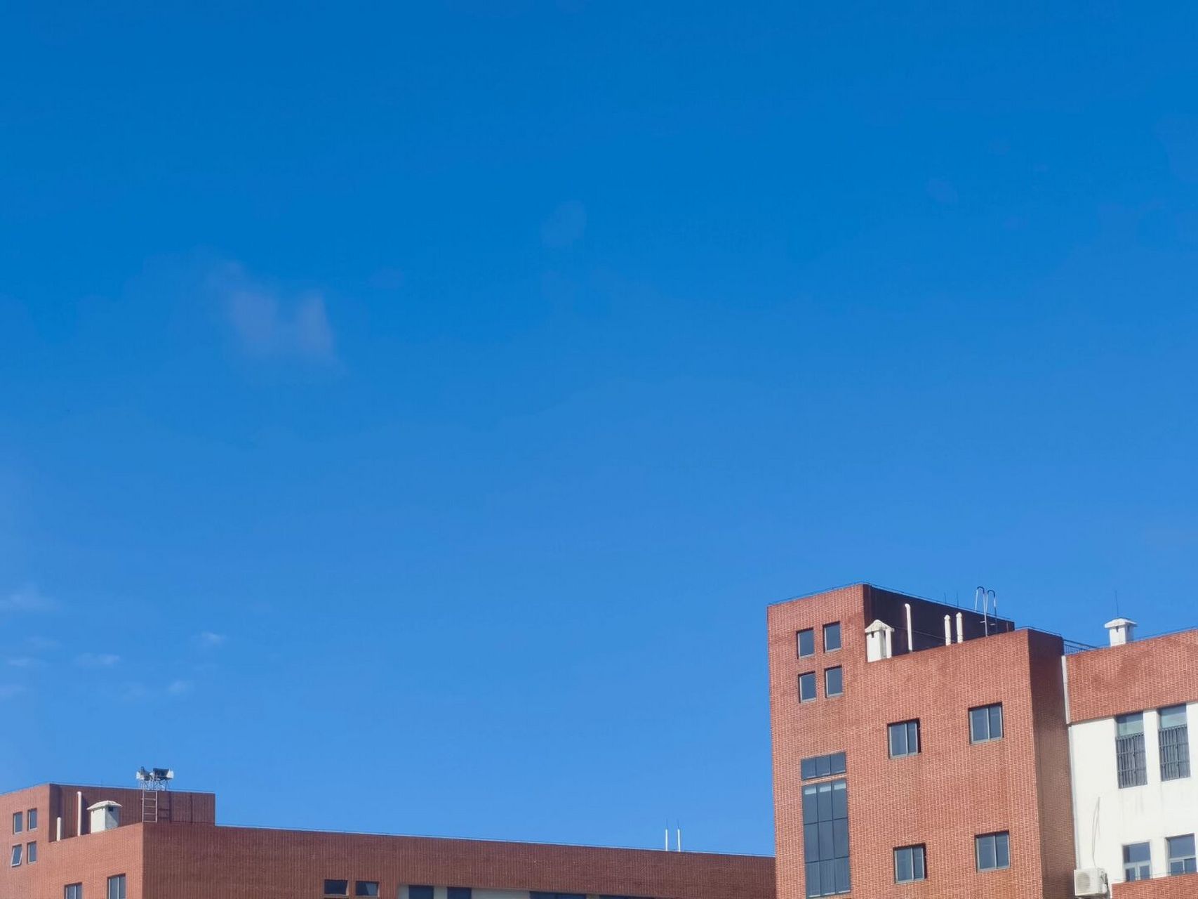 7月2日今日份平潭天气 91 今天多云到晴,27~32℃,沿海西南风5~6级