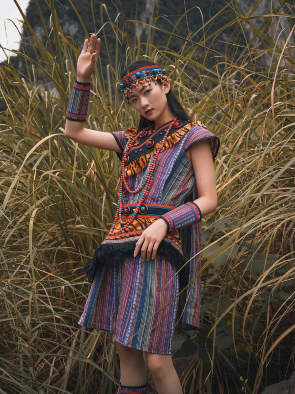 17独龙族| 彩礼可赊账,新娘无嫁妆 【婚前95】 独龙族男女青年婚前