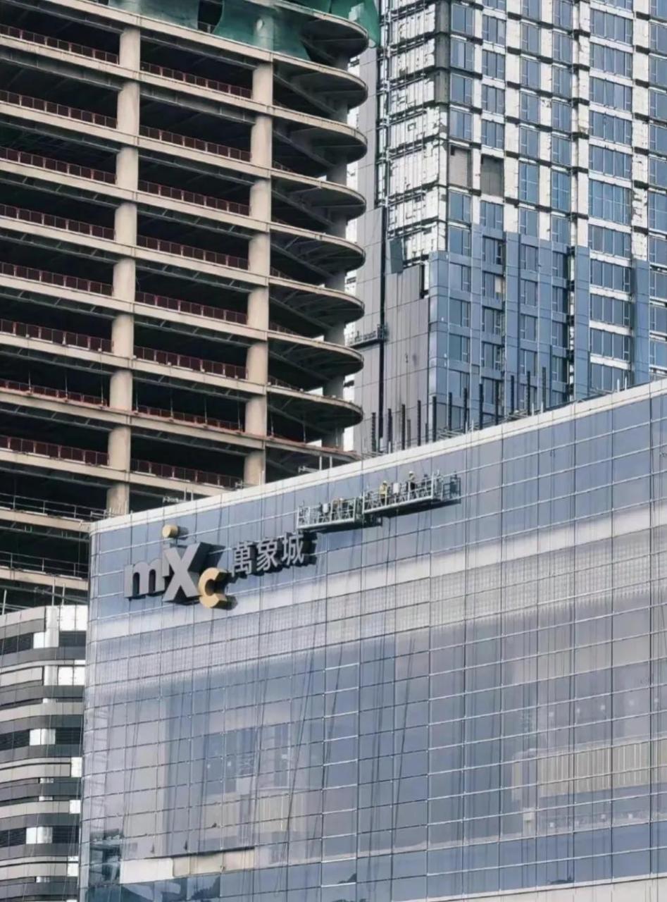 长春万象城现状,离开业的日子越来越近了.