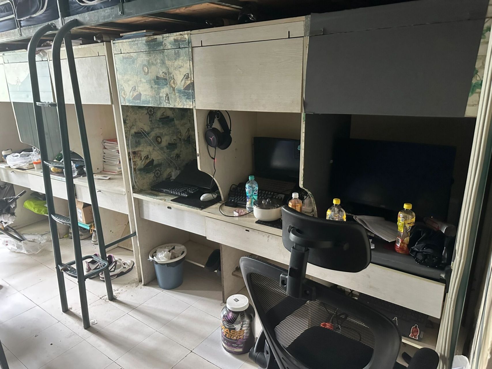徐州工业职业技术学院宿舍 最真实的宿舍实拍 我们住的是六人上下铺