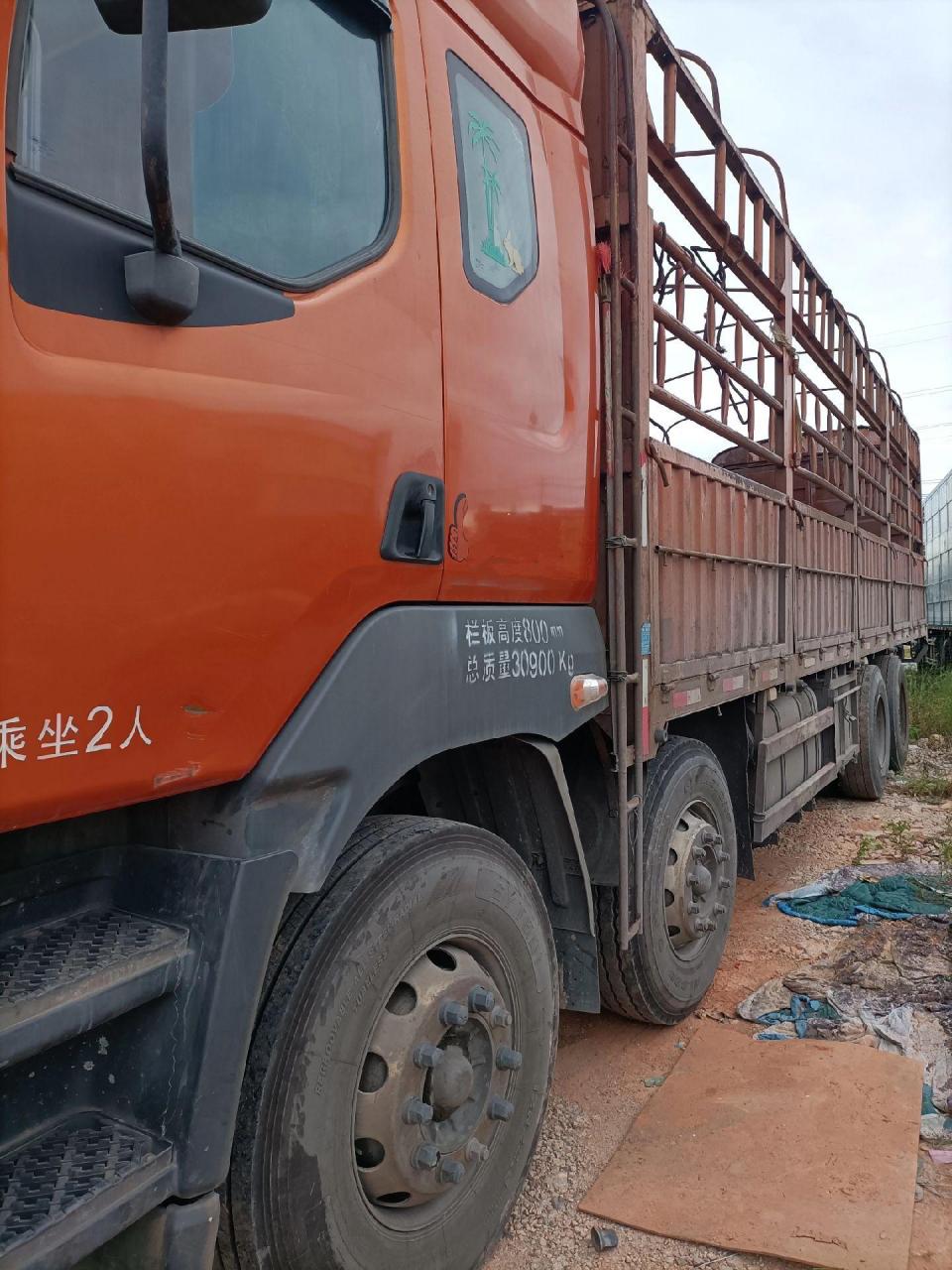 霸龙前四后八高栏货车.14年12月上户,290马力潍柴,9.