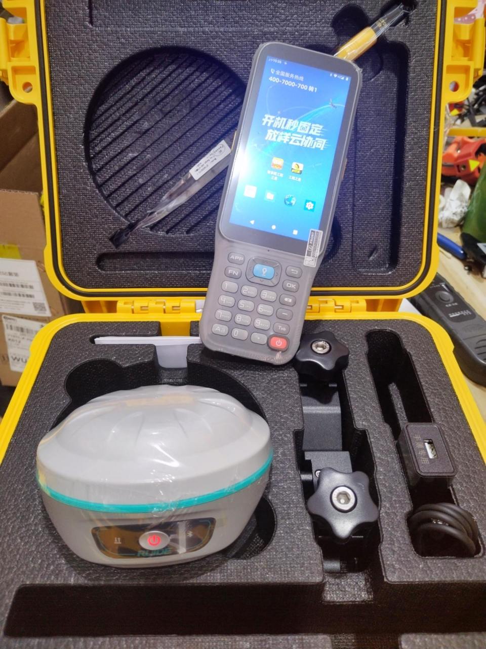 南方瑞得视觉放样rtk出货,新款手簿c10,颜值高,性能强悍.